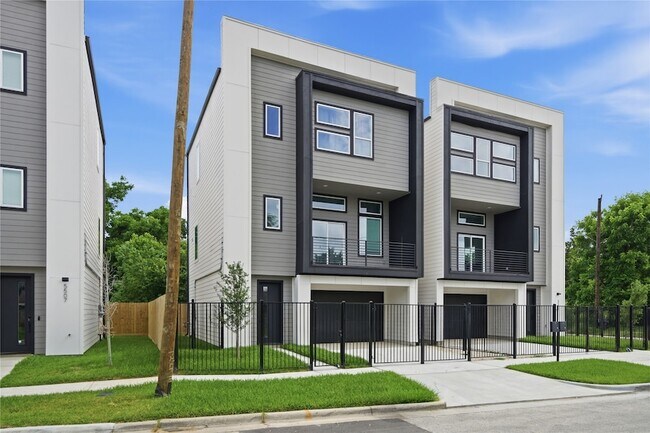 Building Photo - 5509 Hershe St