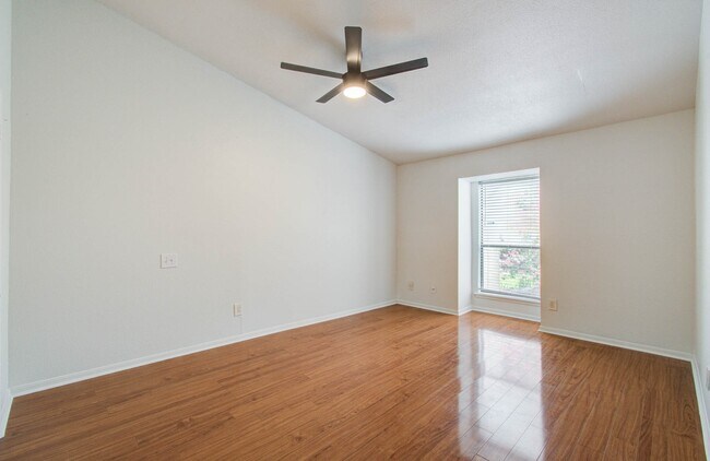 Building Photo - 5711 Sugar Hill Dr