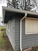 Building Photo - 1982 Broadway St NE