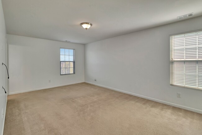 Building Photo - 2576 Jordan Ridge Dr