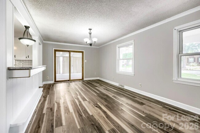 Building Photo - 221 Eden Cir