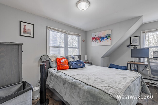 Building Photo - 1733 N Artesian-3