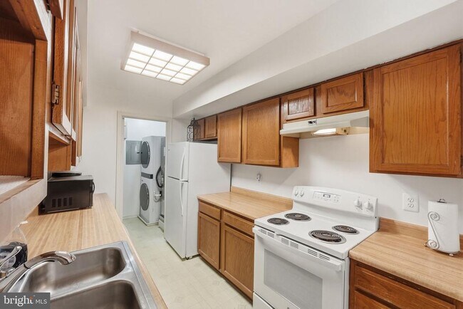 Building Photo - 6204 Redins Dr