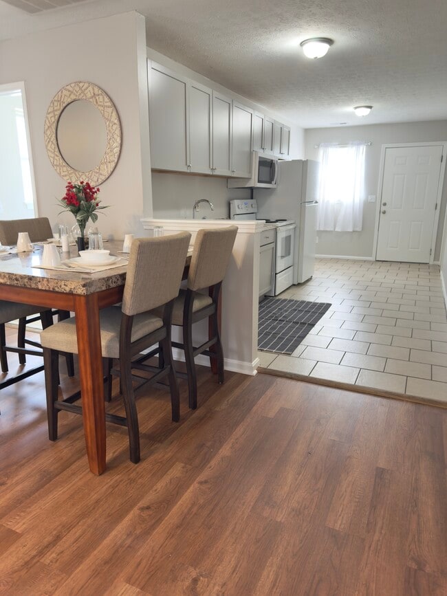 Building Photo - Churchill Downs Residence