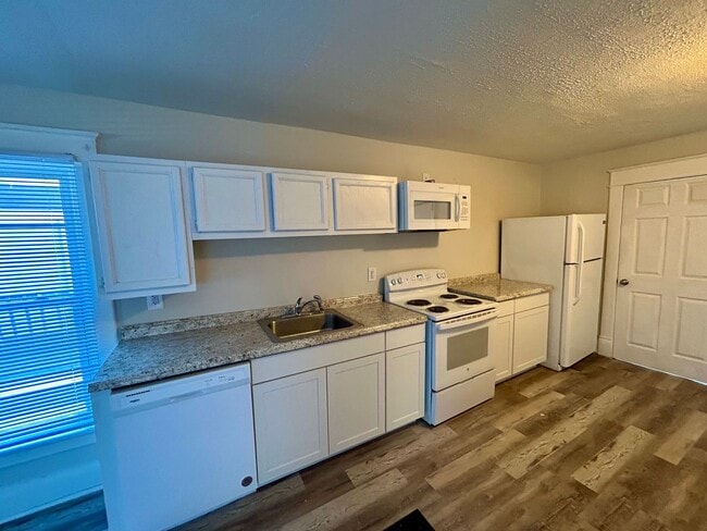 Building Photo - Cheviot:  Cute quiet 1 bed bungalow.  1 ca...