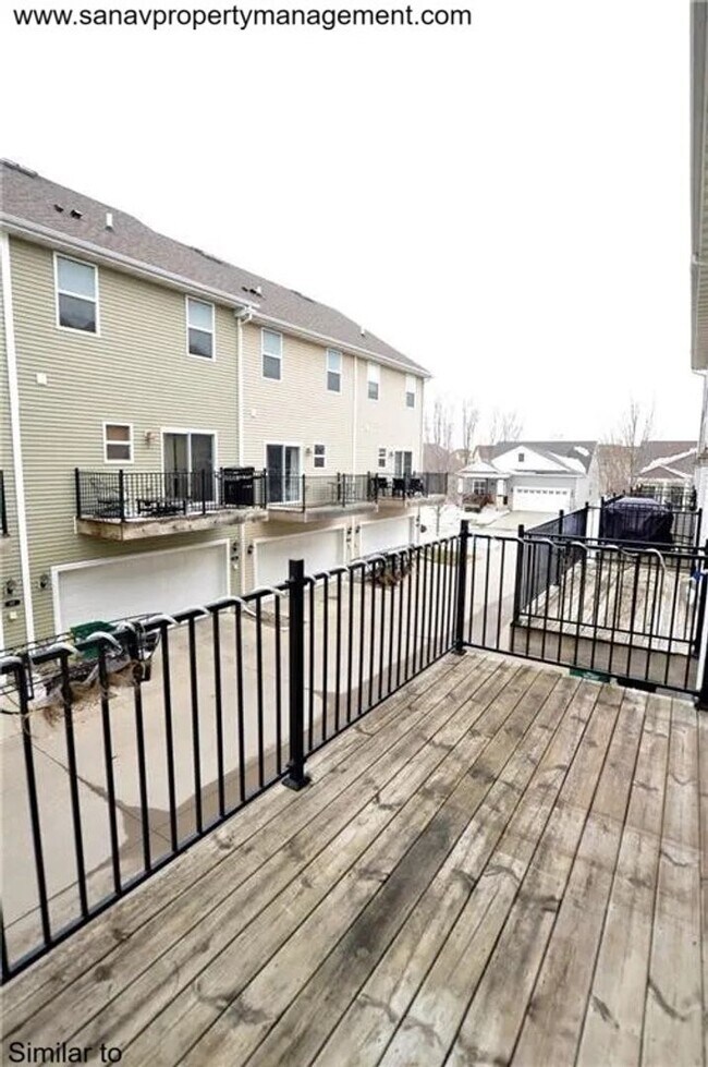 Building Photo - ? Stylish 2-Bedroom Townhome in Prime West Des Moines! Move in Special- May rent free