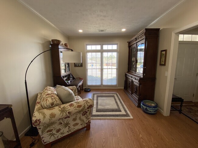 Building Photo - 5010 Emerald Isle Ct