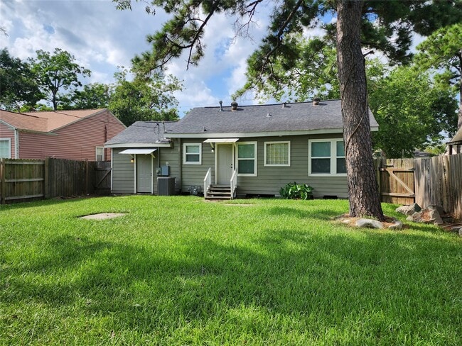Building Photo - 7124 Linden St