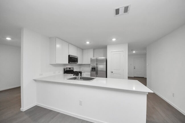 Building Photo - 13499 Sonali Springs Dr