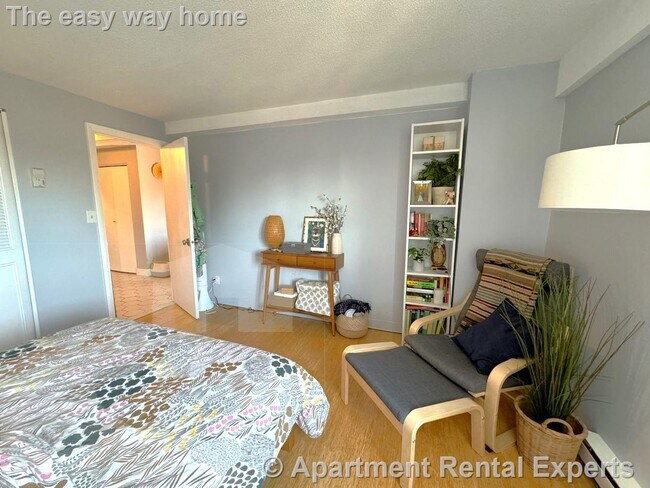 Building Photo - 47 Mystic St