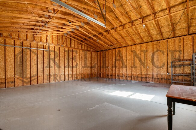 Building Photo - 410 S Estelle St