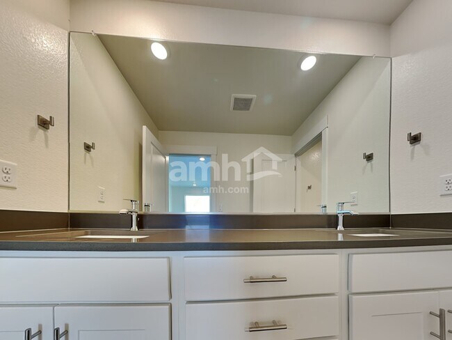 Building Photo - 3985 Ryedale Wy