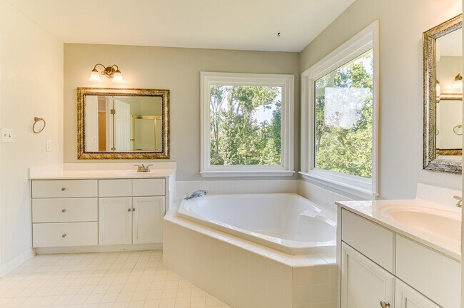 Building Photo - 4135 Fox Brush Dr