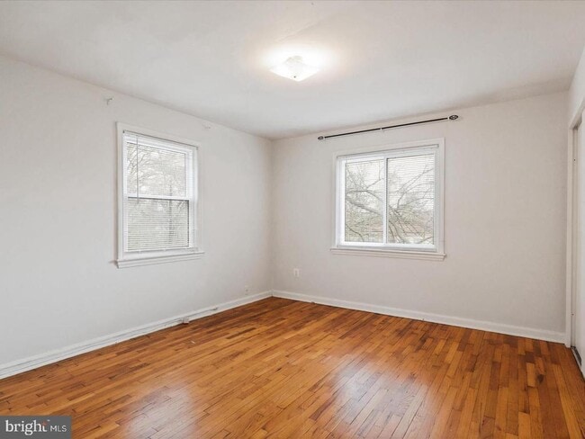 Building Photo - 5883 Blaine Dr