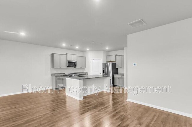 Building Photo - 227 Shortmarsh St