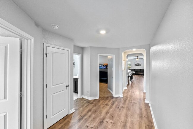 Building Photo - Charming Modern Home with Premium Amenitie...