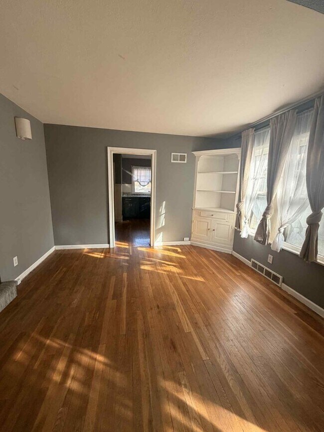 Building Photo - 411 S Jackson Ave