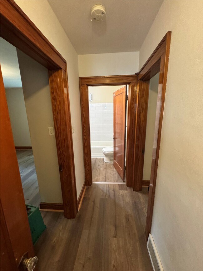Building Photo - 1107 Bristow St