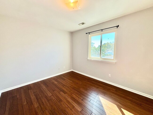 Building Photo - Stunning Virginia Beach Condo with Waterfr...