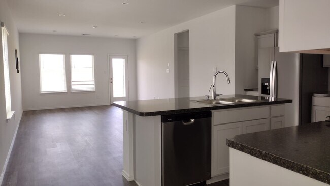 Building Photo - 24315 Saddlestone Green Dr