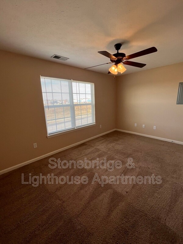 Building Photo - 1101 Stonebench Cir