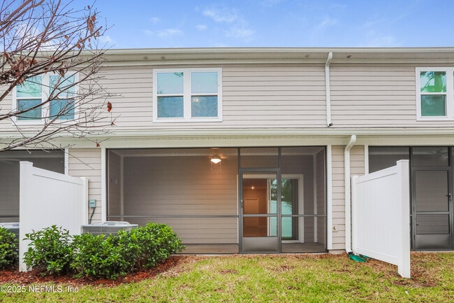 Building Photo - 7419 Palm Hills Dr