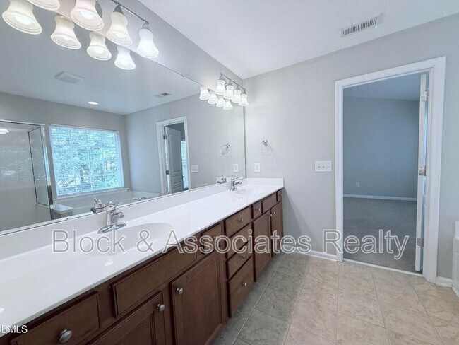 Building Photo - 2101 Addenbrock Dr