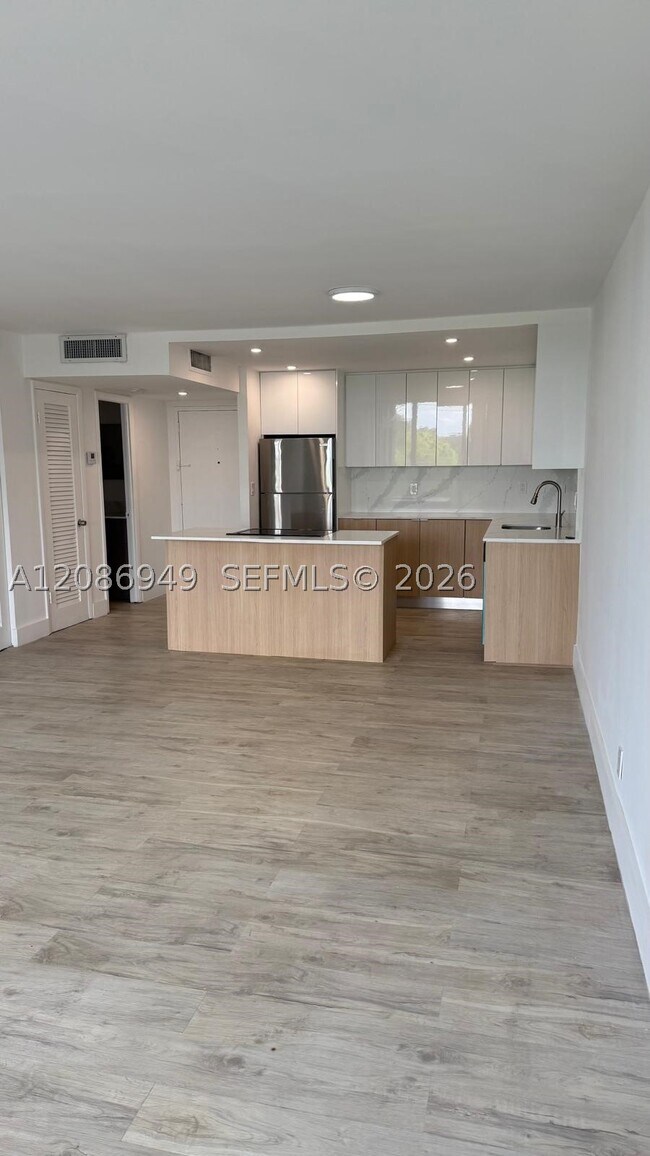 Building Photo - 16740 NE 9th Ave