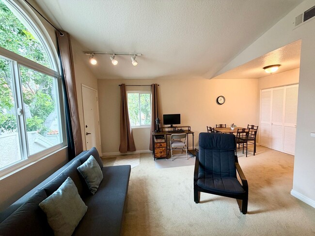 Building Photo - 76 Gavilan