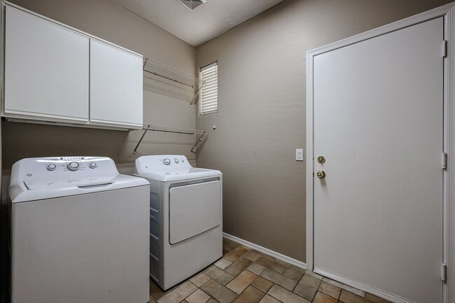 Building Photo - COMING SOON !! Lovely 4Bedroom/2Bath in the Heart of Chandler