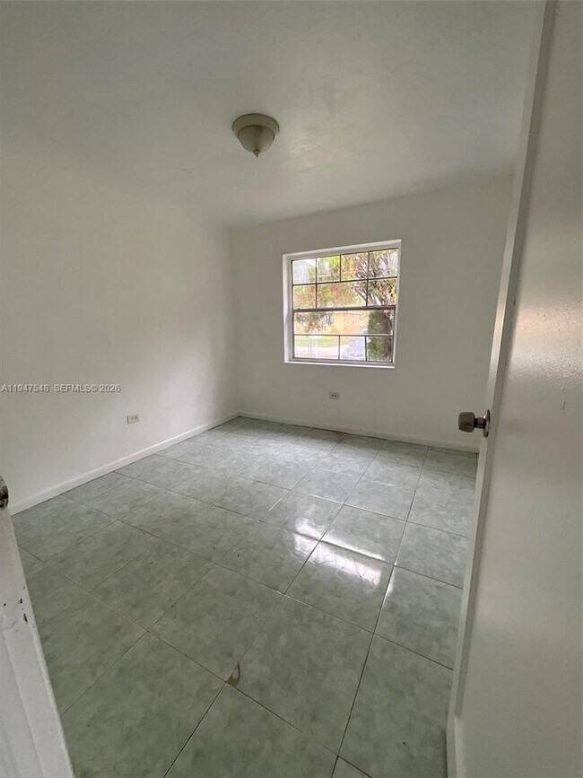 Building Photo - 1240 NE 143rd St