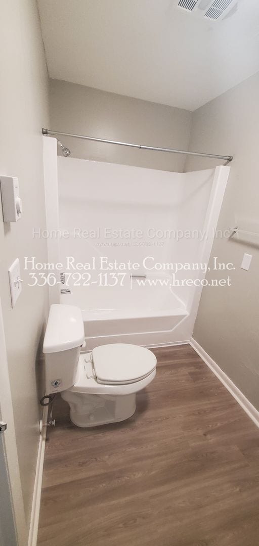 Building Photo - 829 W. Seventh Street Apt #7