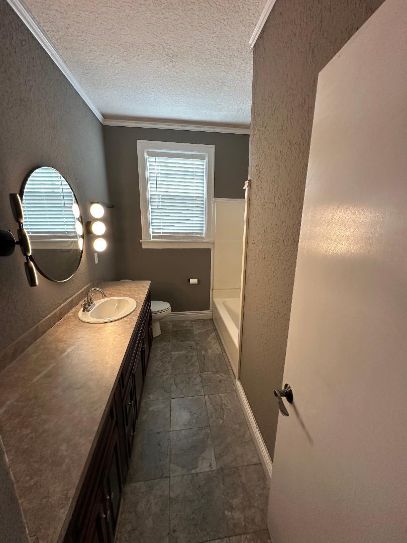 Building Photo - 2737 Riverside Ave