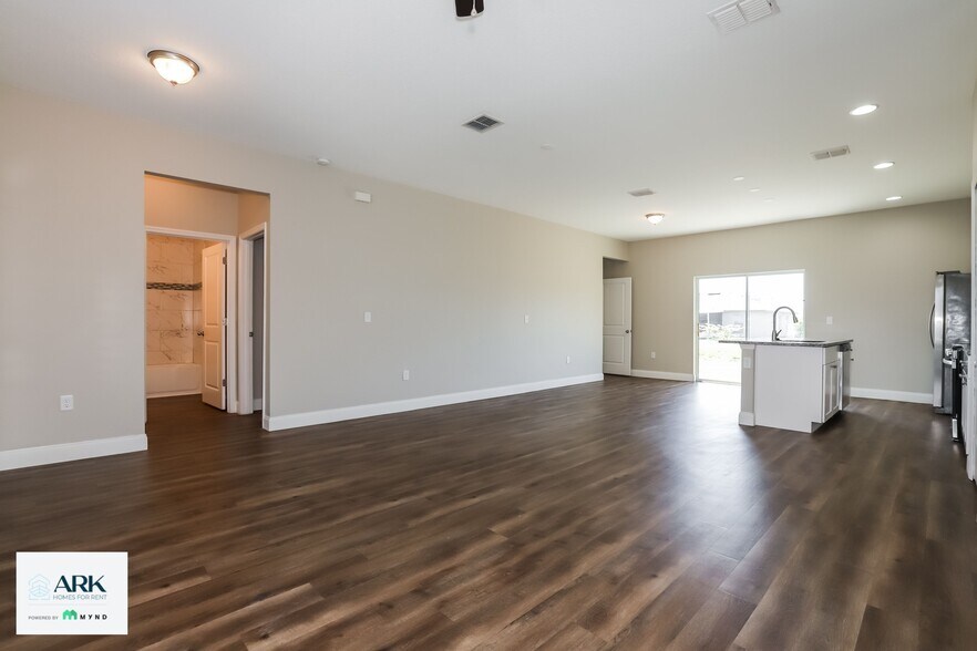 Building Photo - 708 Martin Ln