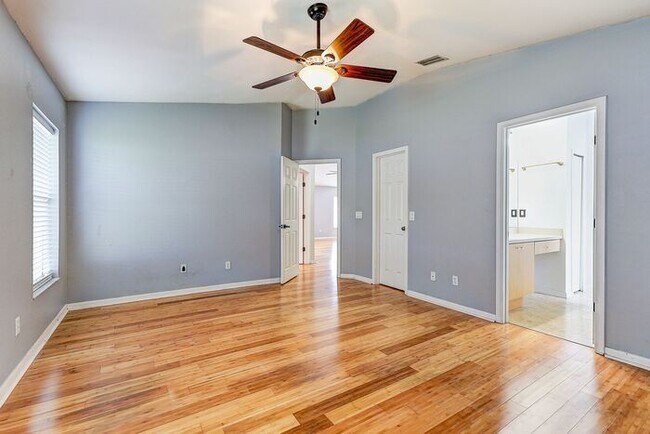 Building Photo - Spacious 4-Bedroom Home in Rivercrest, Riv...
