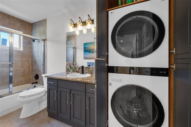 Building Photo - 4601 Bougainvilla Dr