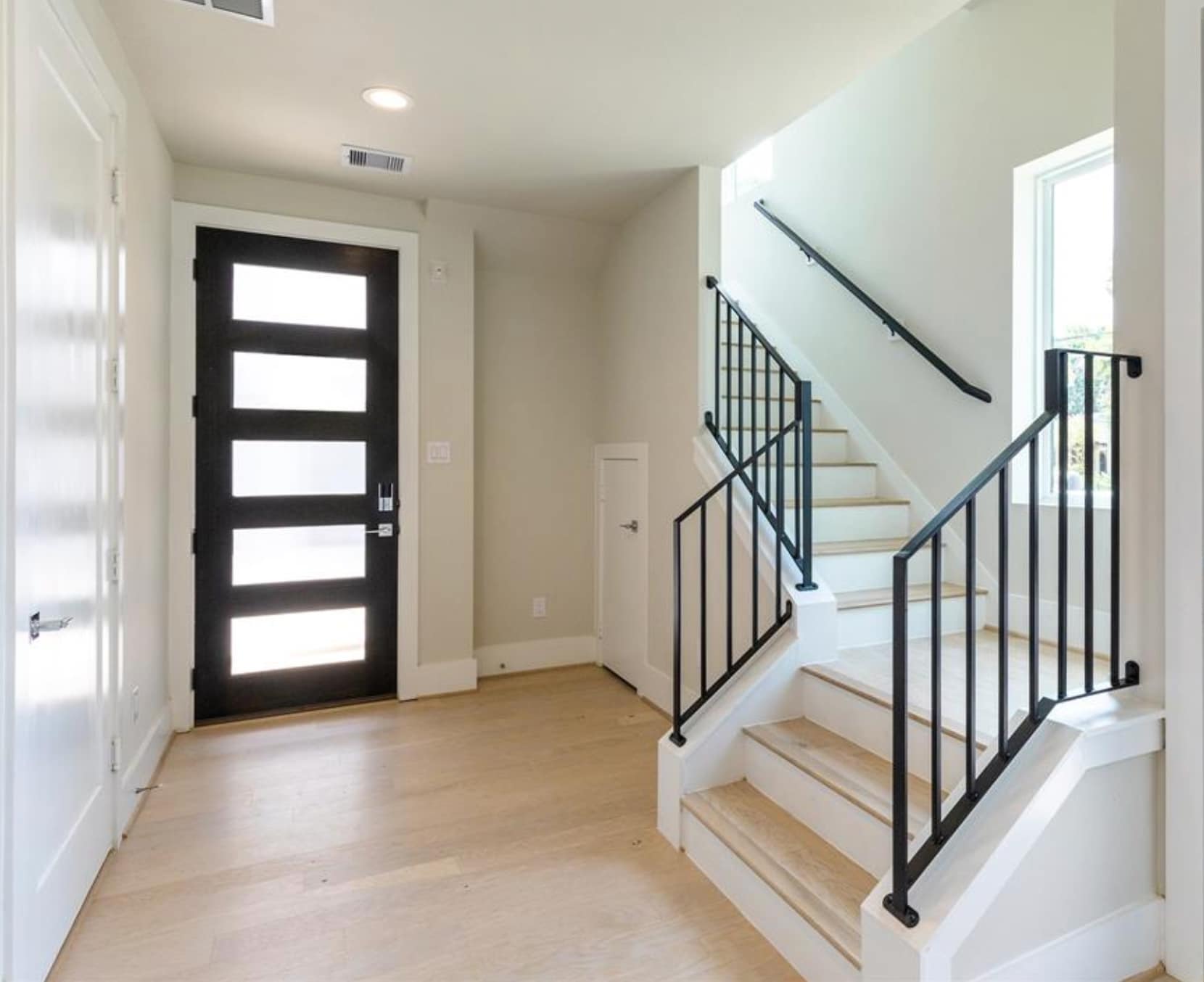 Entryway - 838 Fisher St