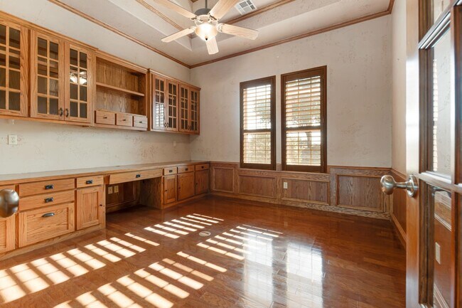 Building Photo - 101 Up There