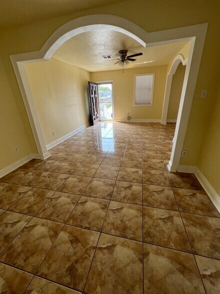 Dining Room - 3509 Leonidas St