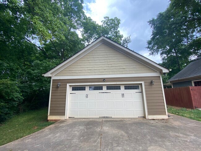 Building Photo - 3364 Harrison Rd