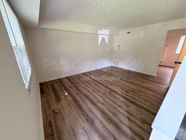 Building Photo - 3084 Howey Rd