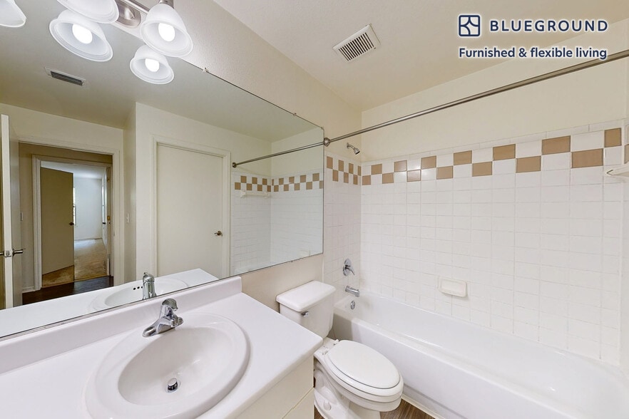 Building Photo - 313 Avalon Cir