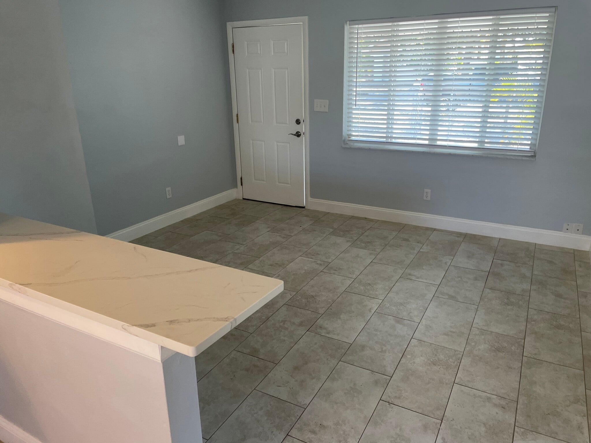 Nice size living room - 3815 1ST AVE N