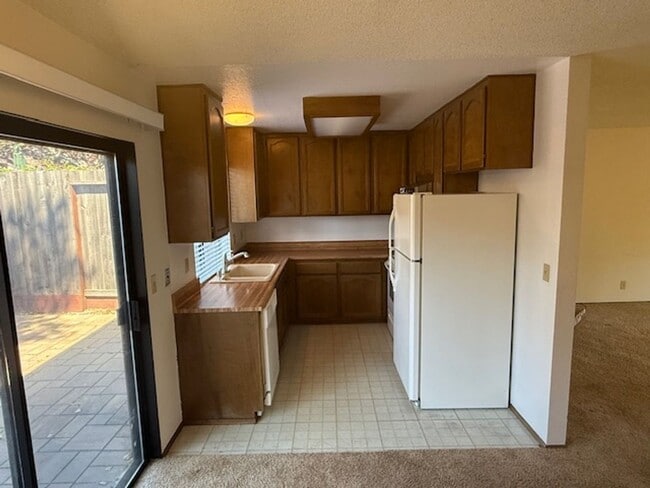 Building Photo - 3-Bed / 2.5 Bath Home in Quiet Benicia Hil...