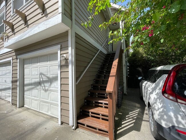 Building Photo - Amazing Location, Central Heat and Air, Washer & Dryer, Must See!