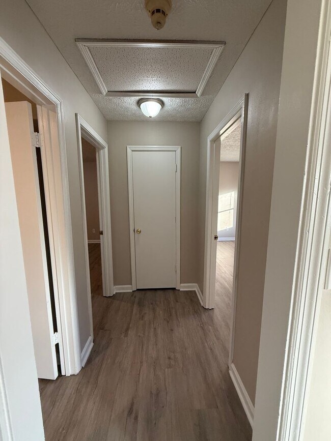 Building Photo - 132/134 Deer Creek Dr