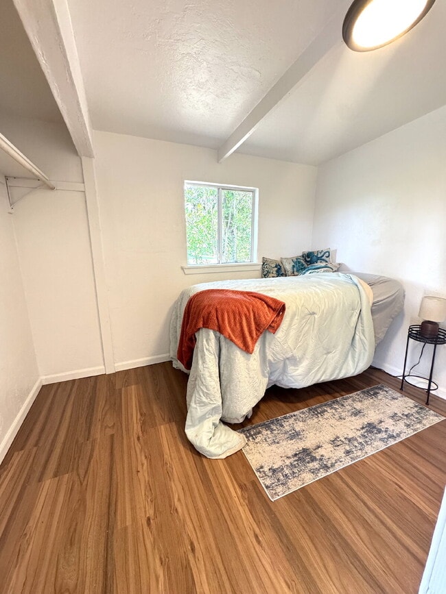 Building Photo - "Charming 3-Bed, Renovated Convenience on Ainaola Drive in Hilo!"