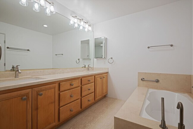 Building Photo - Extremely Rare Opportunity – 2 Bed / 2.5 Bath Luxury Condo at El Escorial Villas at East Beach