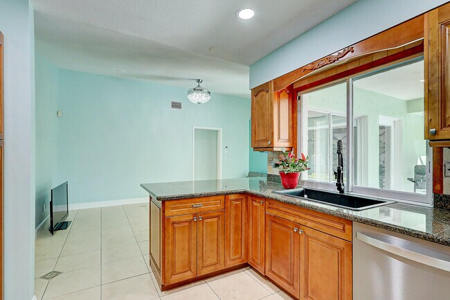 Building Photo - 238 SW Grove Ave