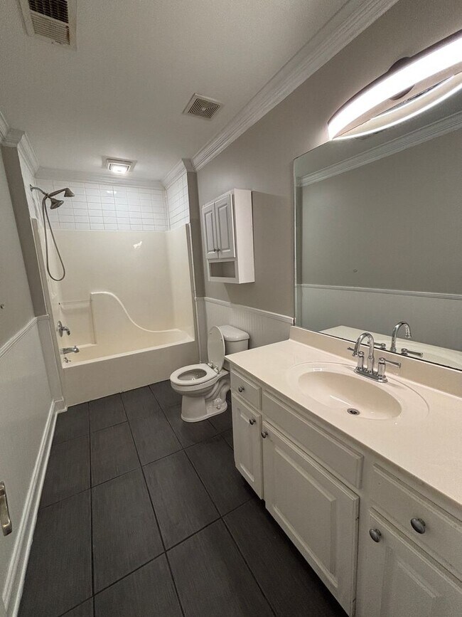 Building Photo - 522 Saint Helene Ct